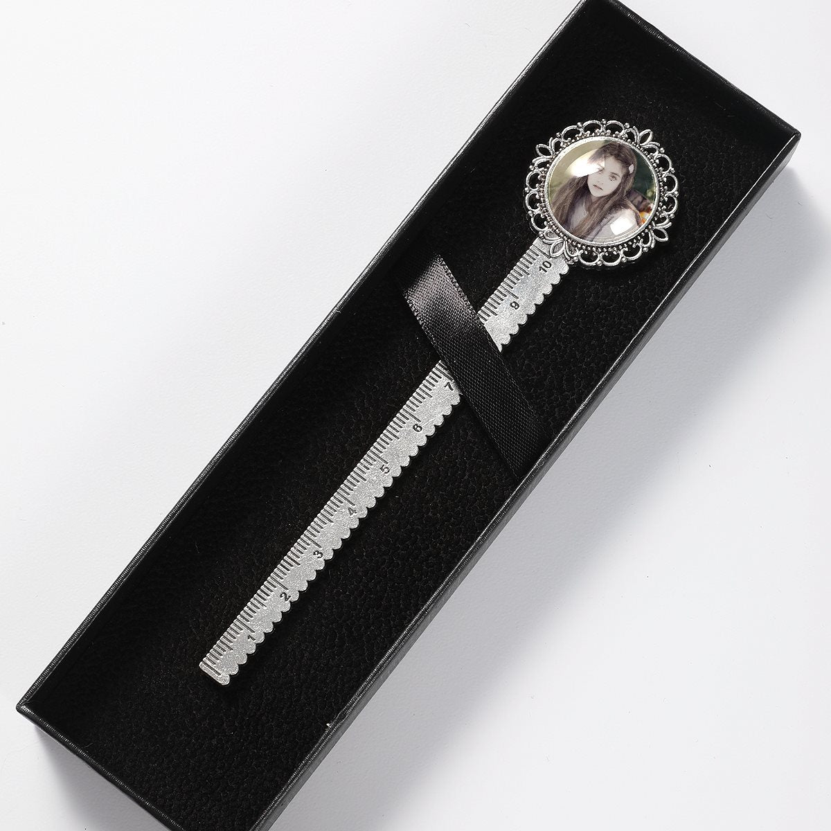 Stainless steel retro lace bookmarklet