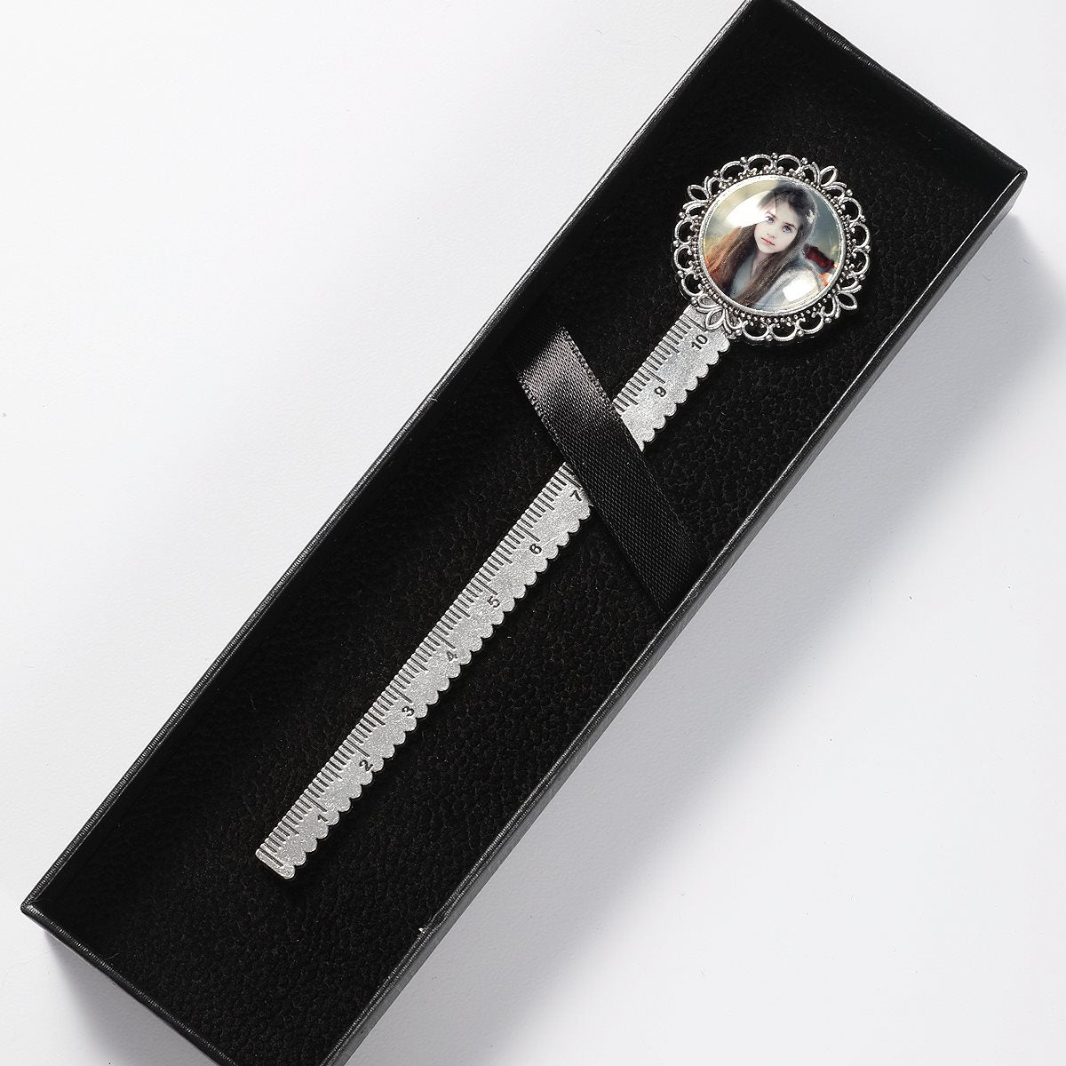 Stainless steel retro lace bookmarklet